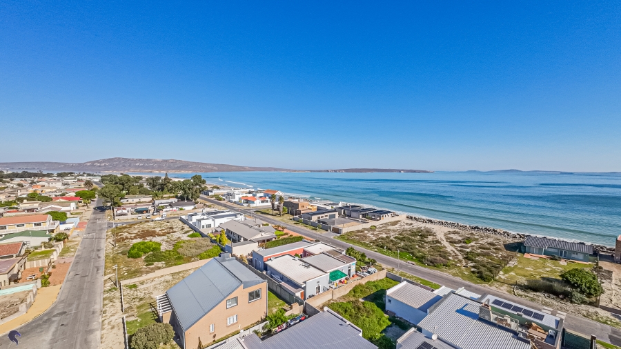 6 Bedroom Property for Sale in Middedorp Western Cape